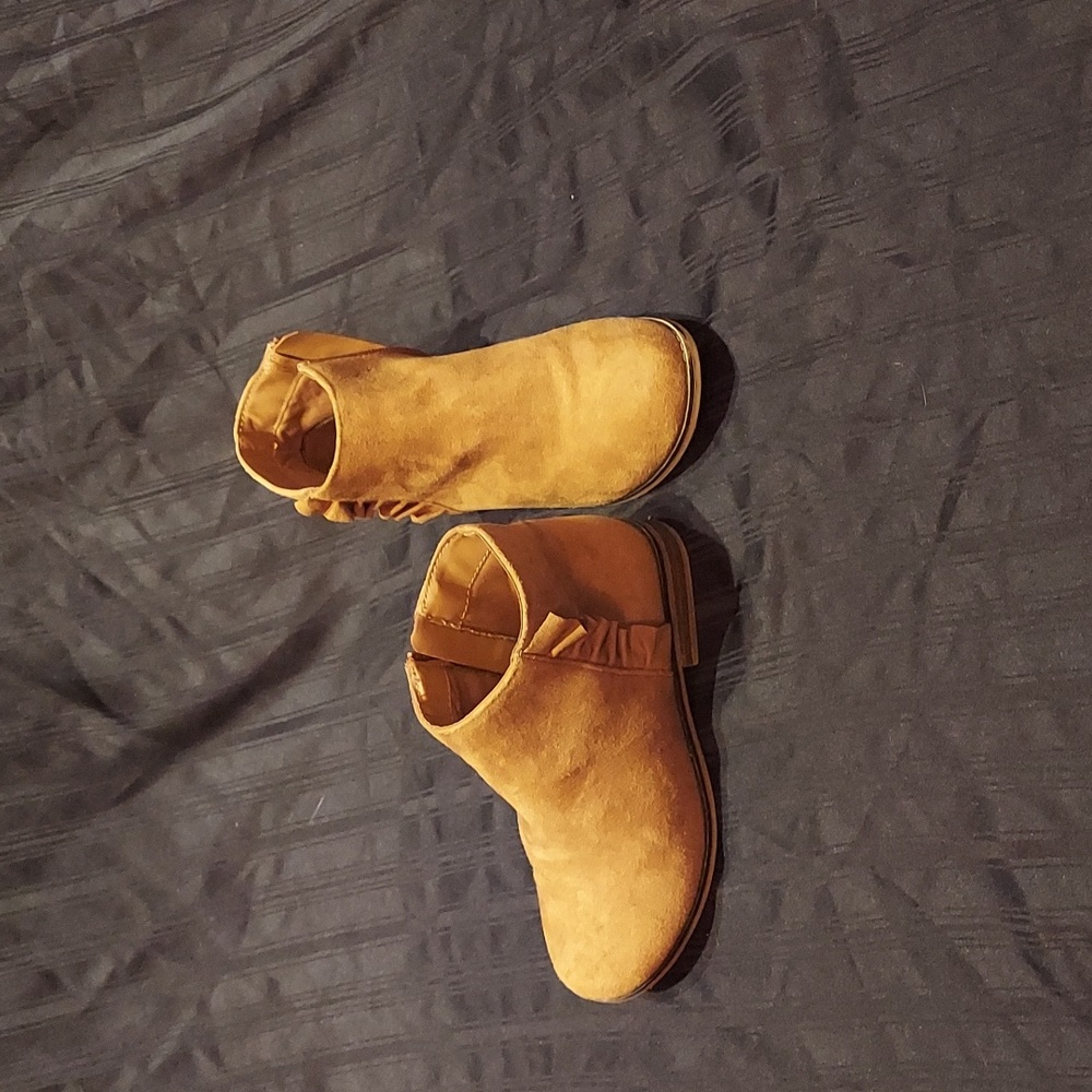 Cat and Jack girls tab suede boots 1y